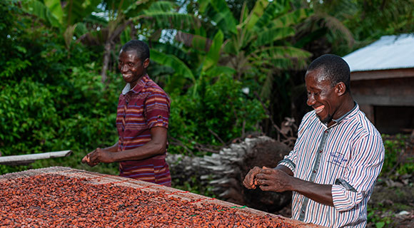 Sprüngli permet aux cultivateurs de cacao et à leurs familles d’accéder à des soins de santé professionnels